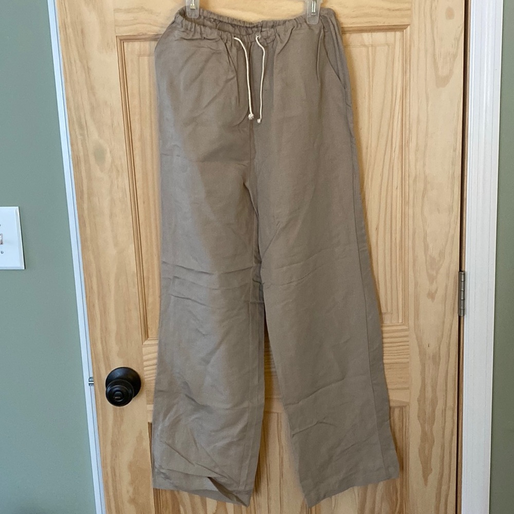 Korean casual pants tan. Two side pockets. NEW